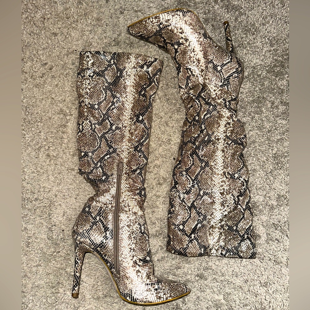 Healed knee boots
